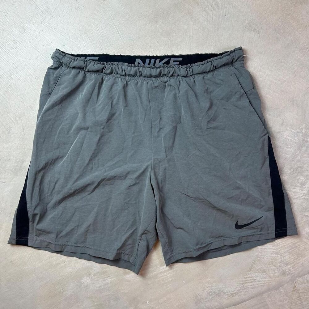 Nike Men's Grey and Green Shorts